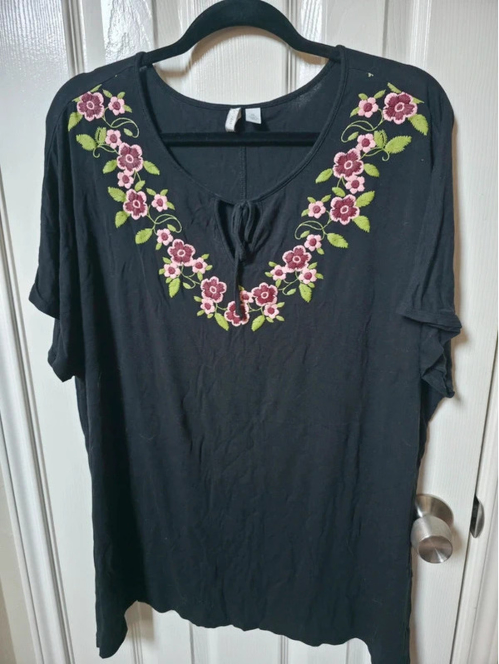 Woman's XL embroidered top